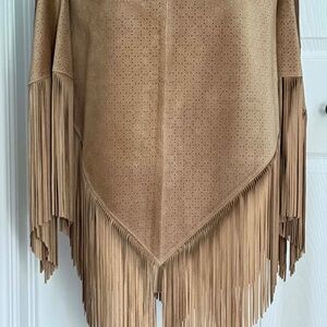PONCHO, FAUX SUEDE, COLOUR: NUT, SZ ONE SIZE, LONG BOTTOM FRINGE, CAROLE GARBER